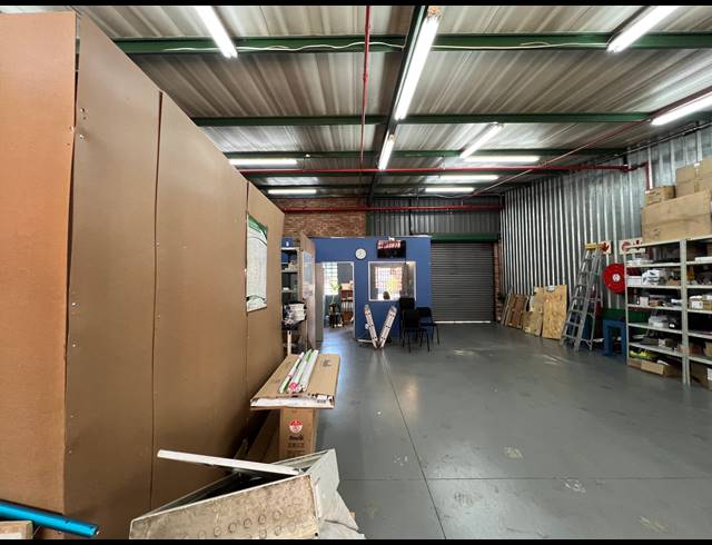 130M² WAREHOUSE TO LET IN STRIJDOMPARK